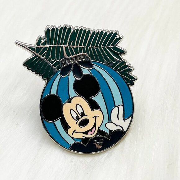 🔮 5/$25 Disney Mickey Mouse Christmas Ornament Pin‎ - Picture 1 of 3